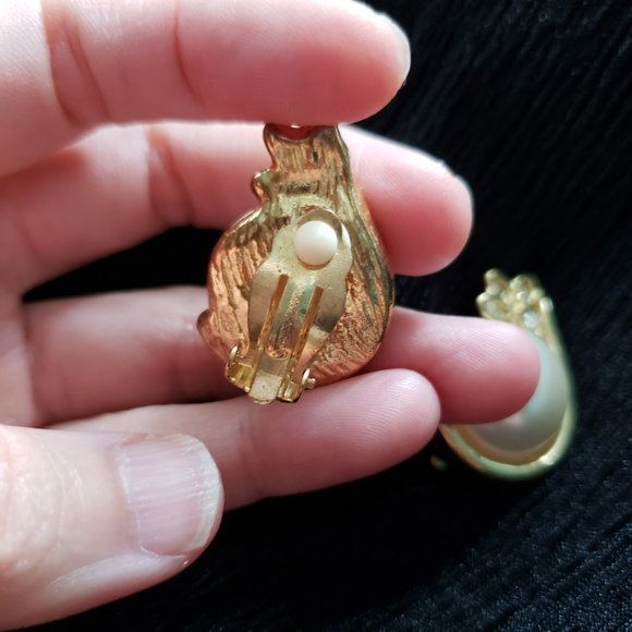 VTG Faux Pearl Clip on Earrings with Jewel Detail - Picture 2 of 11